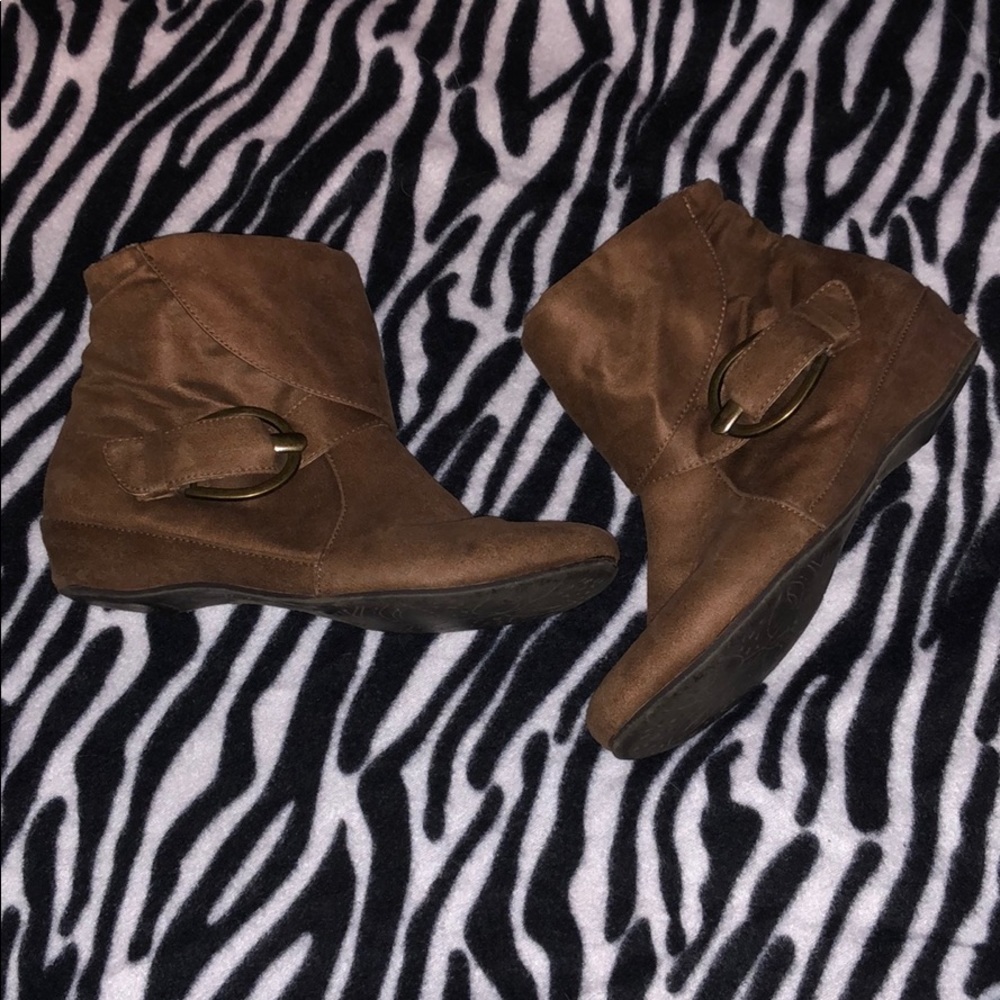 CUTE BROWN BOOTS BOOTIE SHOES SIZE 7.5